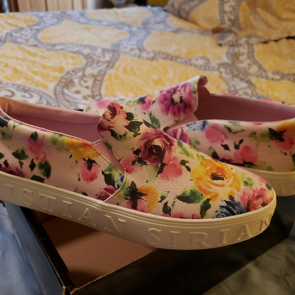 Shoes - Picture 8 of 15